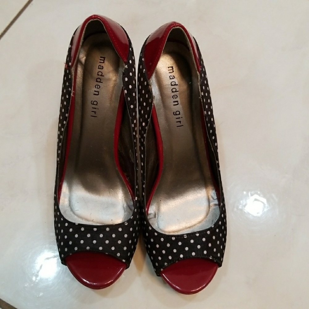 Shoes - Picture 2 of 4